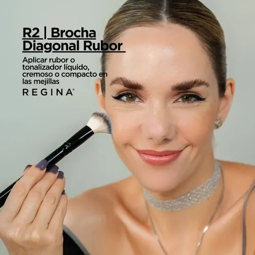 Set de 7 Brochas y Pinceles de Maquillaje Regina Negro con Estuche · 18206 · foto 06