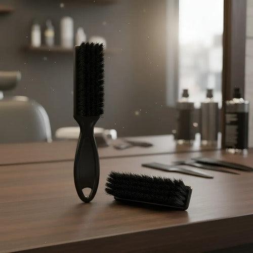 Kit de Barbería con Tijeras Capa Peines Navaja y Portatalco Plateado · 18194 · foto 09