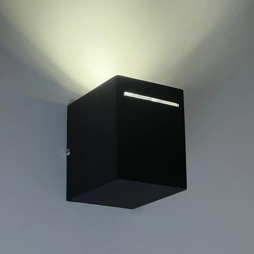 Aplique Pared Ilu22 Capra Negro
