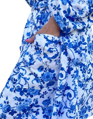 Bata Toalla Modelo Animada Porcelana Flores Azules Azul