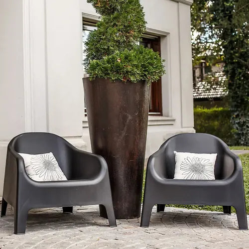 Sillon Plastico Skarpo Exterior Jardin Apilable X2 + Mesa Ratona Sunset Color Negro Gardenlife