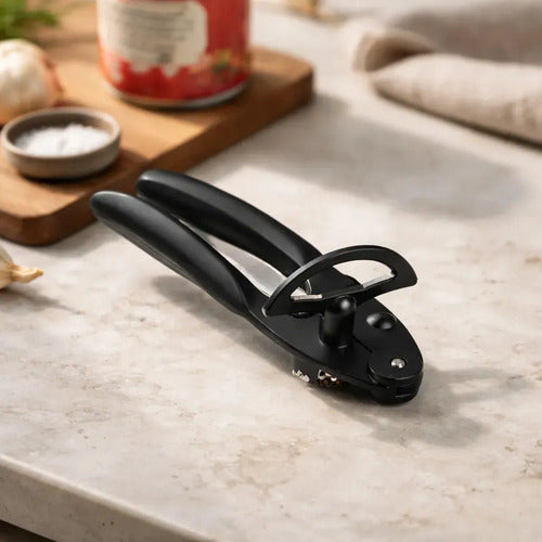 Abrelatas Manual Acero Inoxidable Negro Marca Point Curvo 17.5cm