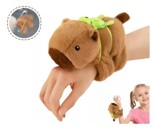 Peluche Pulsera Capibara 4 en 1 Musical y Giratorio Marrón · 16867 · foto 04