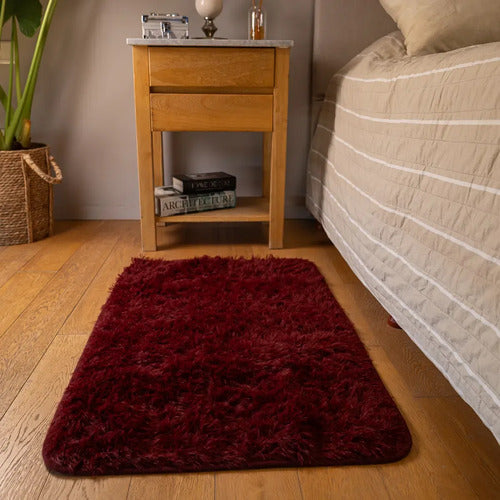 Alfombra Peluda Fimeli 100 x 60 cm para Pie o Costado de Cama Bordó · 16098 · foto 01