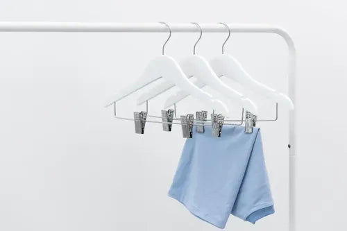 Pack de 10 Perchas de Madera Blancas con Ganchos para Niños · 15895 · foto 07