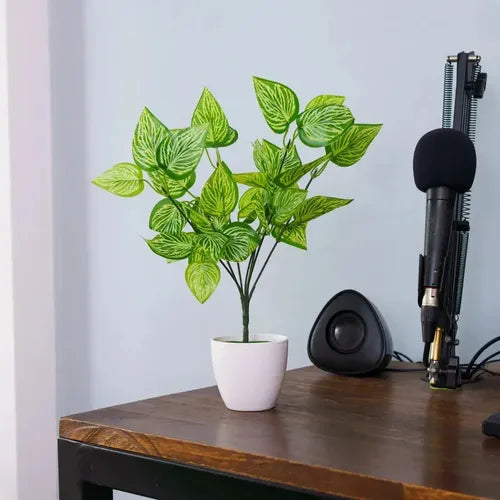 Planta Artificial De Escritorio 35 Cm Con Maceta + Piedras