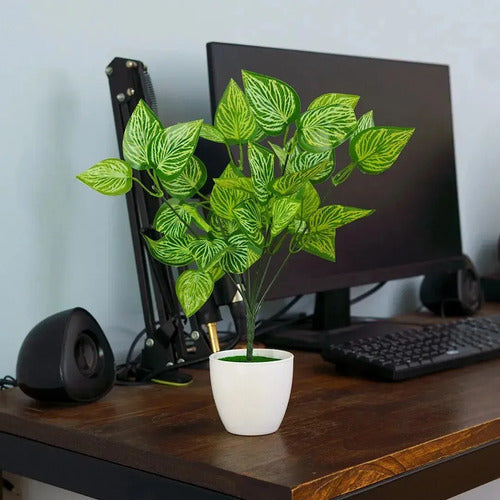 Planta Artificial De Escritorio 35 Cm Con Maceta + Piedras